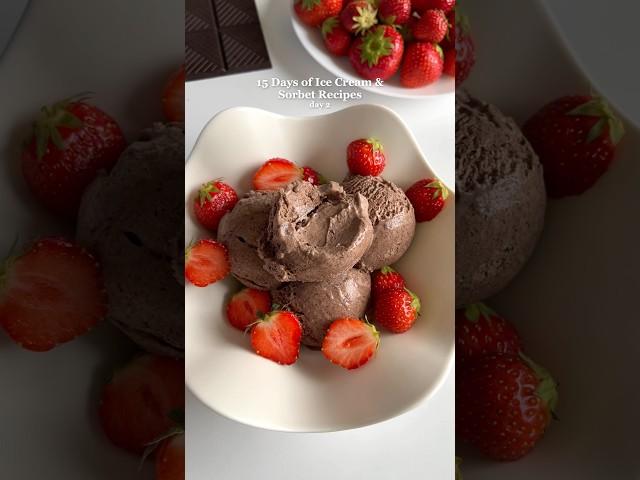 4-ingredient Chocolate Ice Cream without an Ice Cream Maker #icecream #easyrecipes #easydessert