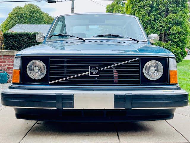 1977 Volvo 242/ 240 with dual weber 45 DCOE carburetors