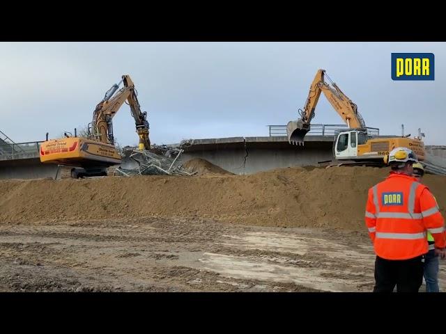 PORR Deutschland: A66 Salzbachtalbrücke - direkt nach der Sprengung : „Tanz der Kettenbagger“