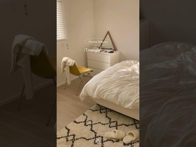 Triangle mirror (원목 삼각거울) 