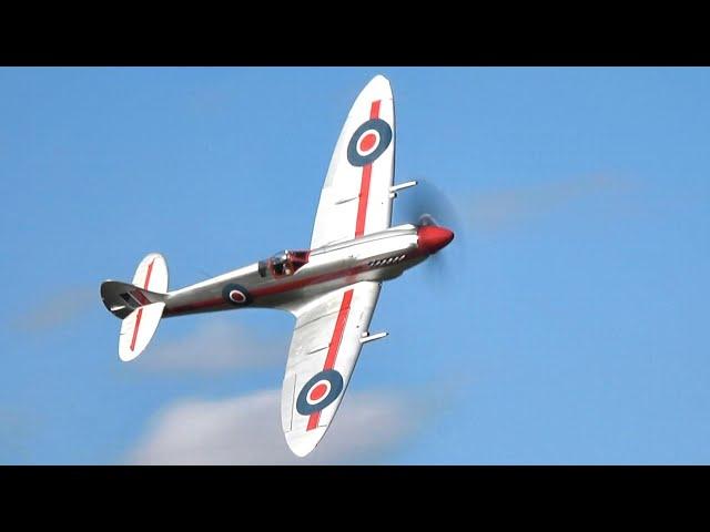 Spectacular Spitfire Display at Old Warden