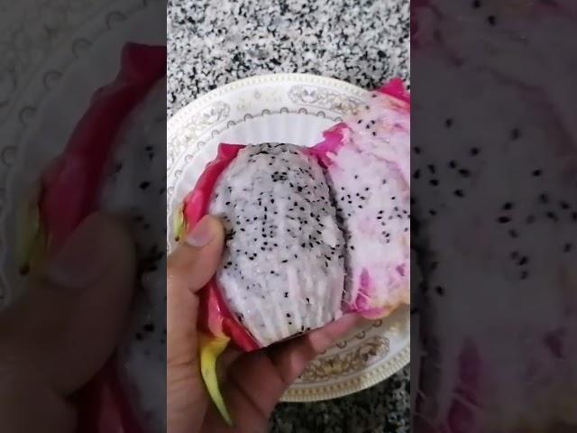 Dragon fruit #shorts #viral #dragonfruit #fruitcutting @Shazeenkitchen