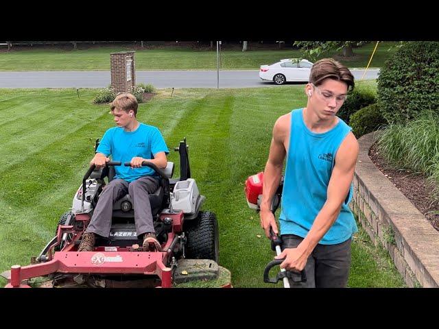 Mowing Vlog!! Cutting grass with a 3 man crew!