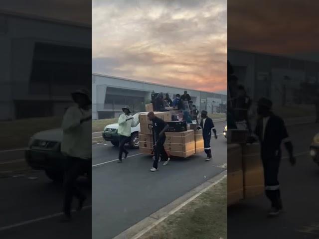 *INSANE | CRAZY | MENTAL* South Africa looting, Forklift full of TVs stolen | anarchy | 13 July 2021