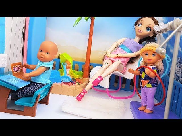 KATYA AND MAX'S PREGNANT MOTHER WANTS TO GO FOR A WALK! FUNNY FAMILY Cartoon Barbie dolls