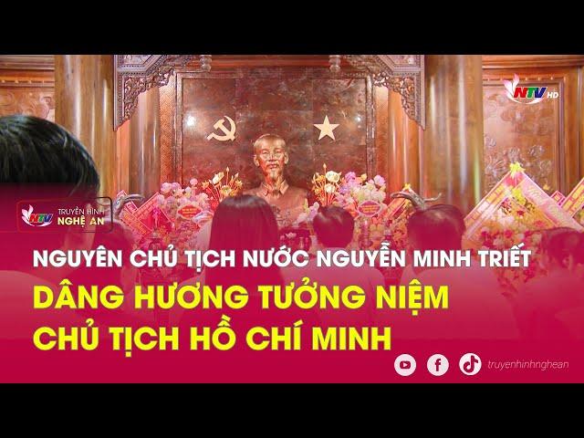 Nguyên Chủ tịch nước Nguyễn Minh Triết dâng hương tưởng niệm Chủ tịch Hồ Chí Minh