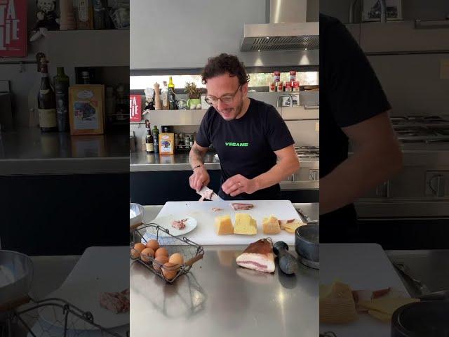 Spaguetti Carbonara by Chef Simone Zanoni [language: French]