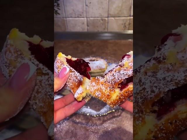 Булочки с вишней ️