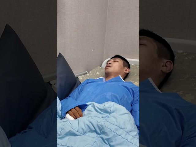 어깨부상으로 수술하였습니다