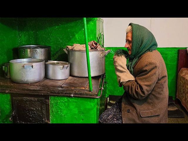 Grandma's Life in a Tiny House: Comfort, Warmth and Homemade Food