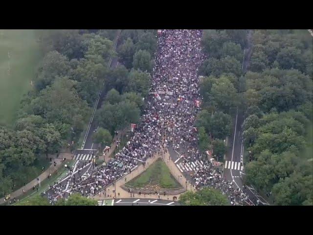 ‘No Kings' protest against President Trump continues in Philadelphia