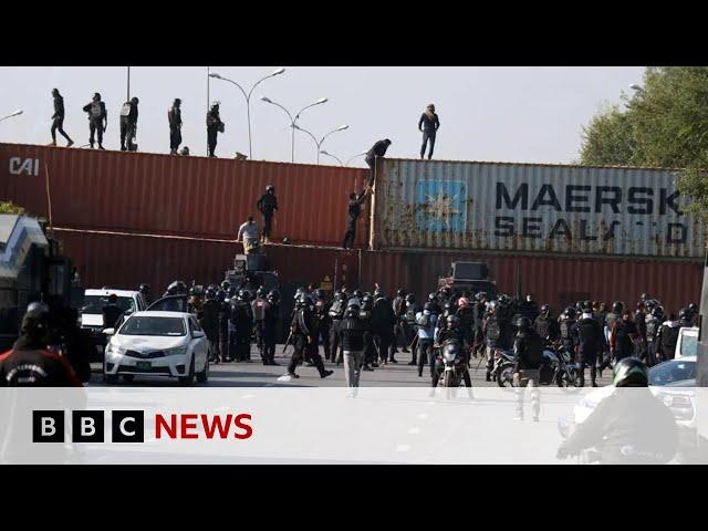 Thousands defy Pakistan police in support of Imran Khan | BBC News