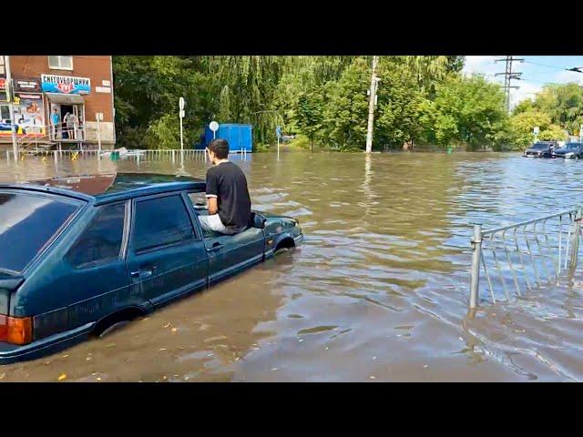 Последствия потопа в Самаре на улице Победы