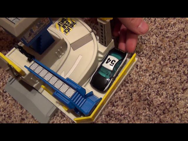 Hot Wheels World Police Station Playset - Review and Demonstration