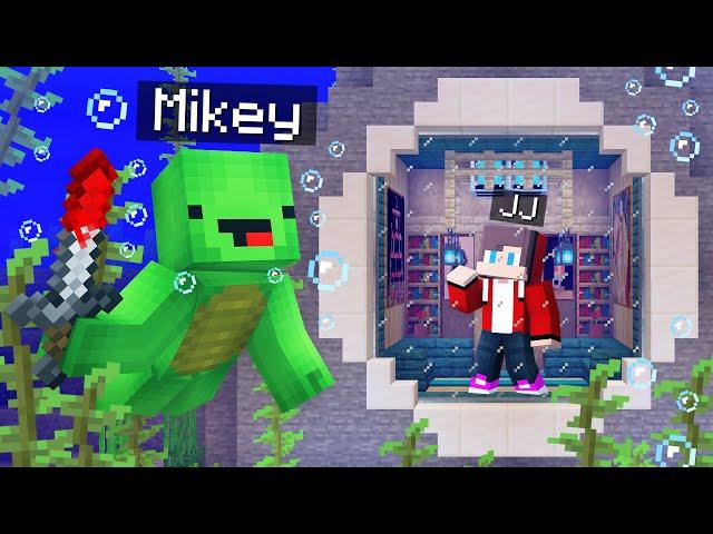 JJ Built a SECRET UNDERWATER House to Hide From Crazy Mikey in Minecraft (Maizen)