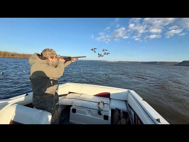 Yacht Duck Hunting on the Mississippi River!