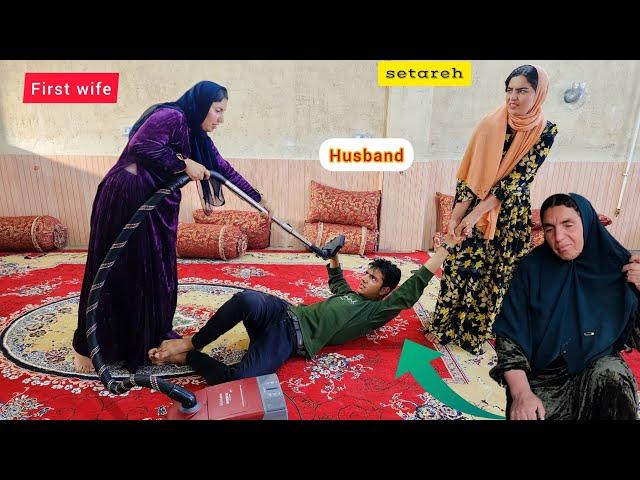 Husband's Shocking Struggle: First Wife's Fury and Second Wife's Vacuum Battle!