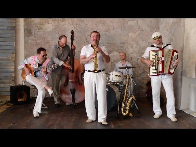 "And it's snowing"-Vitaly Filimonov-guitar, Roman Avedyan - saxophone, Alexander Korovkin-accordion.