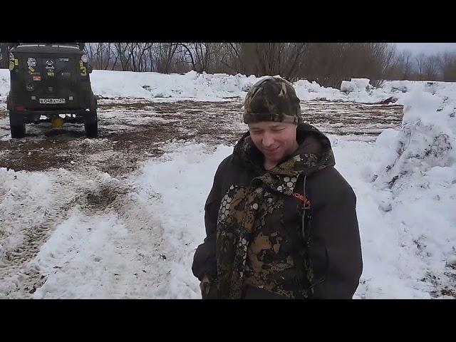 Русский Уаз отрыгнул китайское колесо.