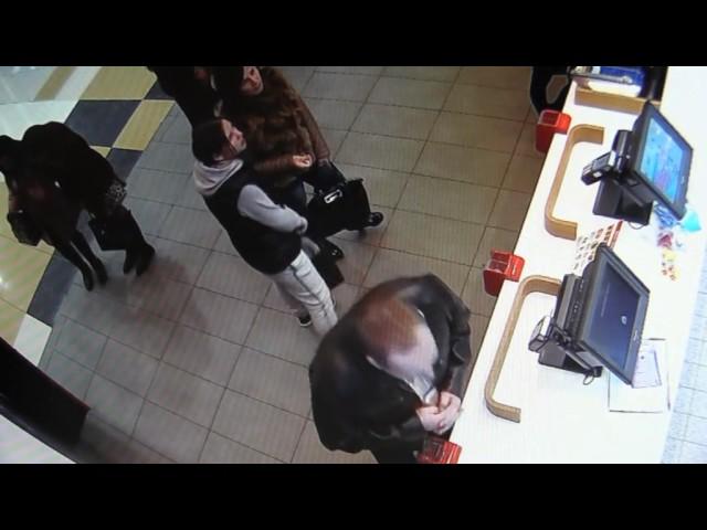 Разыскивается девушка, укрывшая телефон в торговом центре