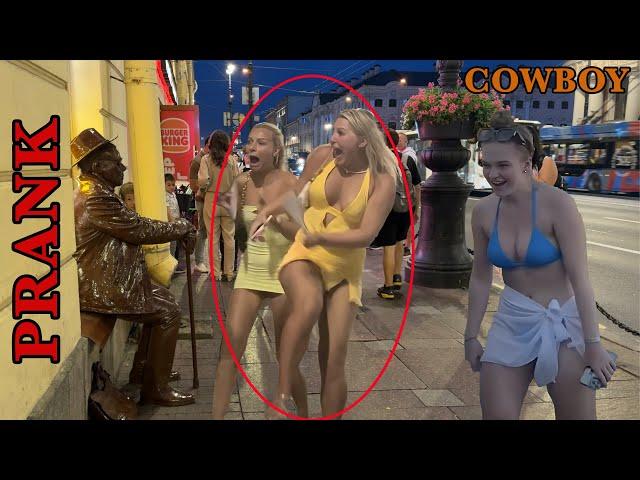 #Cowboy_prank in Russia funniest reactions. lelucon statue prank. luco patung