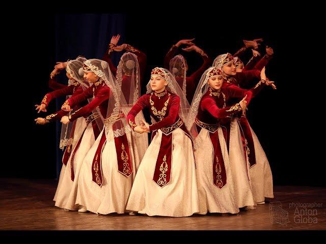 Armenian dance