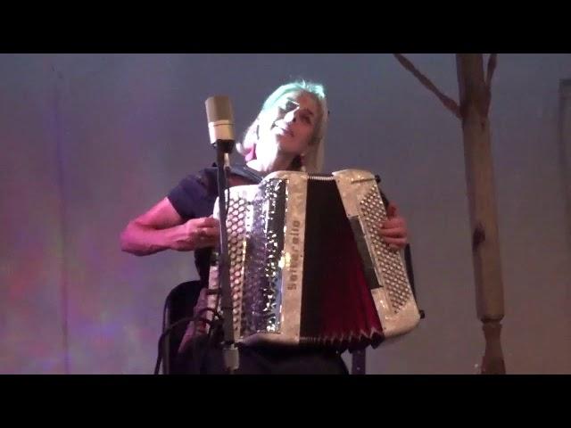 French  Accordion music played by Flo at MacSweet's 8-17-18