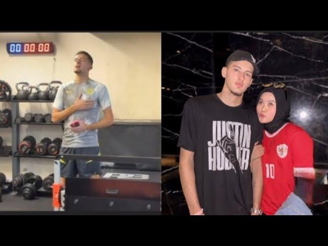 Justin Hubner Nyanyi Indonesia Raya Sebelum Ngegim Sama Fans Spesial