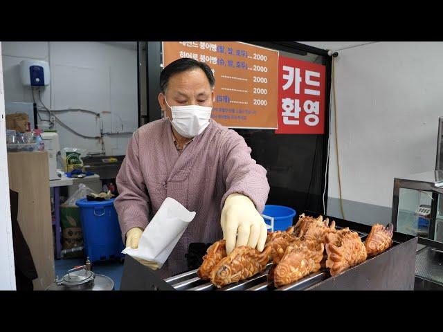 A popular winter snack in Korea! Fish bread (Bungeoppang) Korean street food