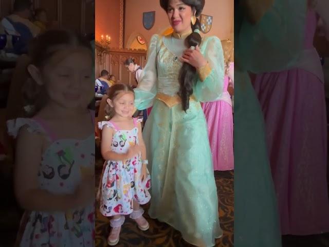 MEETING DISNEY PRINCESSES IN REAL LIFE!