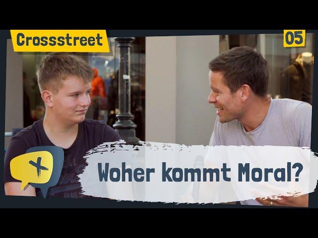 Woher kommt Moral? | Freundliche Straßendebatte