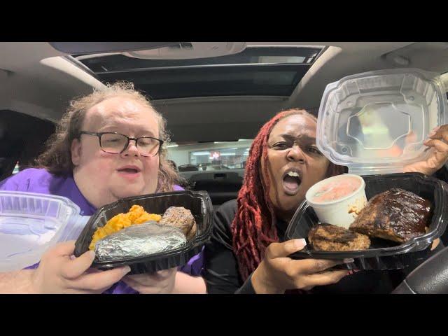 Eating at Texas Roadhouse with Rashida MUKBANG