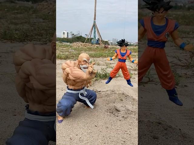 Son Goku Helicopter vs Giant Master Roshi | Dragon Ball Toys