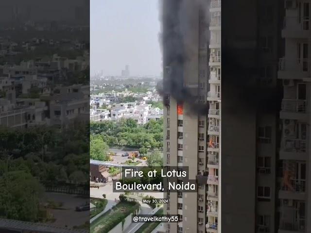 Massive Fire at Lotus Boulevard society, Noida #fire #shortcircuit #lotusboulevard #noida #noidanews