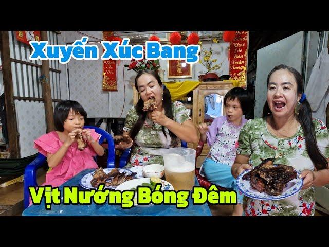 Chị Xuyến mukbang vịt quay bóng đêm trong lò vi sóng