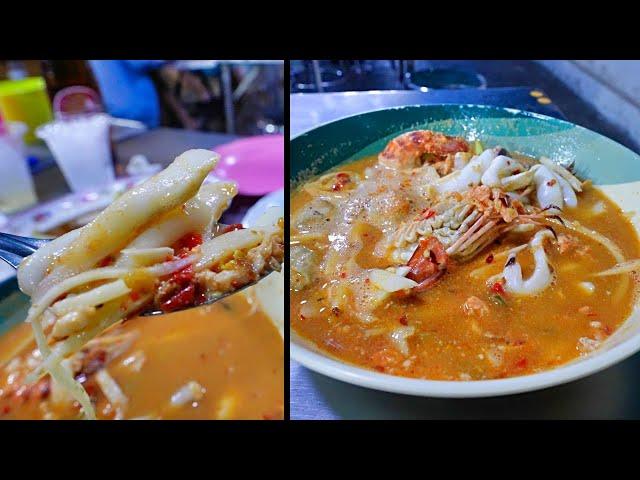 Bangkok ULTRA Famous 3.99£ Tom Yum!  Tom Yum Goong Banglamphu