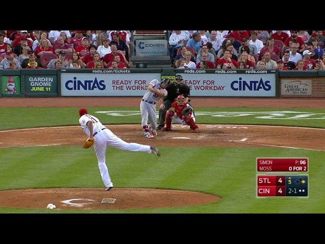 STL@CIN: Moss hits moonshot, puts Cardinals on top