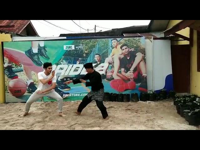 Teknik Menghindari Serangan Pisau dalam Silek Kumango