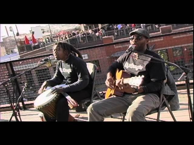 Playing for Change - Bob Marley "Three Little Birds" - Acoustic MoBoogie Rooftop Session