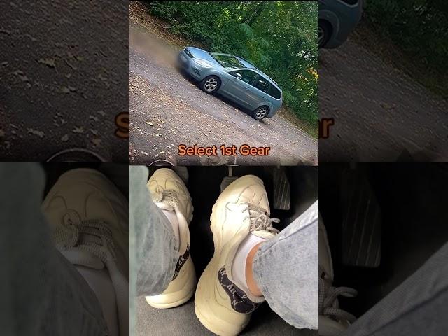 The car starts on a steep slope, very simple!#shortsvideo  #car  #driving  #tips
