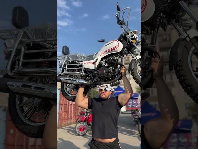 Motorcycle Enthusiast Lifts 150 Kilograms in a Bold Feat