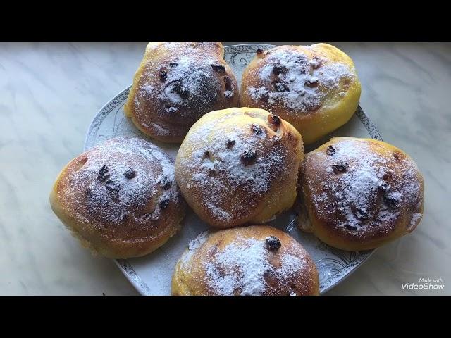 Dadı ile herkesi heyran eden kişmişli bulku resepti. Булочки с изюмом