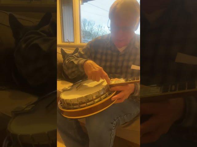 How to put on a Huber Banjo strap with Geoff Hohwald