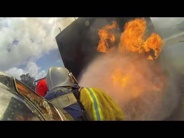 Pompier aéroport Nouméa-La Tontouta . Feu Hydrocarbure (sur vanne)