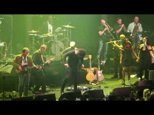 Ginger Baker gets angry during Sunshine Of Your Love, Jack Bruce tribute