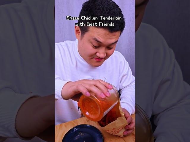 Share the correct way to eat fried chicken with friends | Funny Charlotte