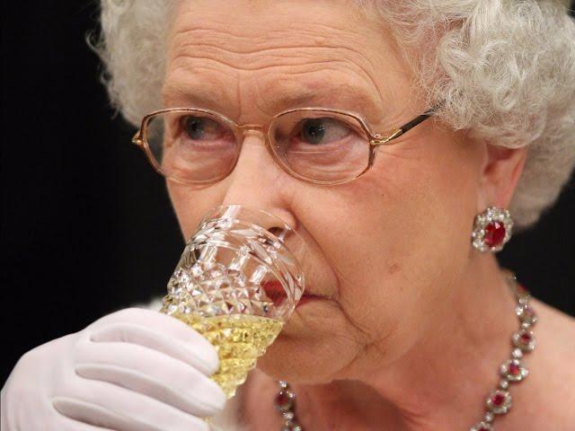 Everything the Queen eats and drinks for breakfast, lunch, and dinner