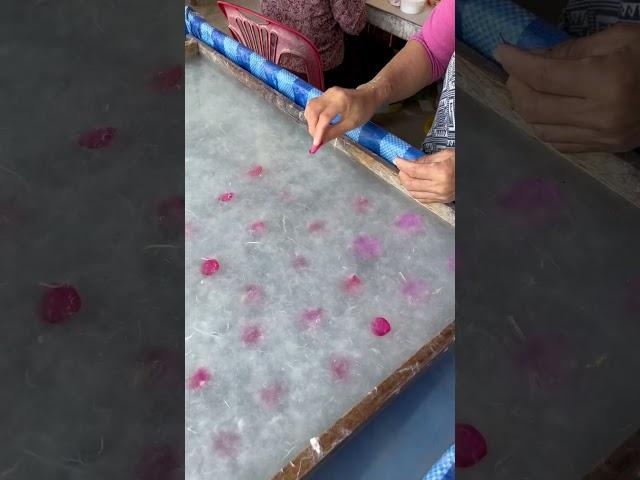 Beautiful paper making in Luang Prabang #laos #luangprabang #crafts #travel #papercraft #paperdiy