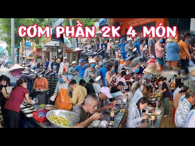 Bất ngờ trước quán cơm phần 4 món giá 2k tại trung tâm thành phố