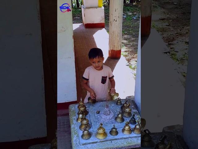 Temple  Shot Video || Chhote Bachche Ki Bhakti Bhawana || Youtube Shorts #sdk #बोra_ब्रोs #trending